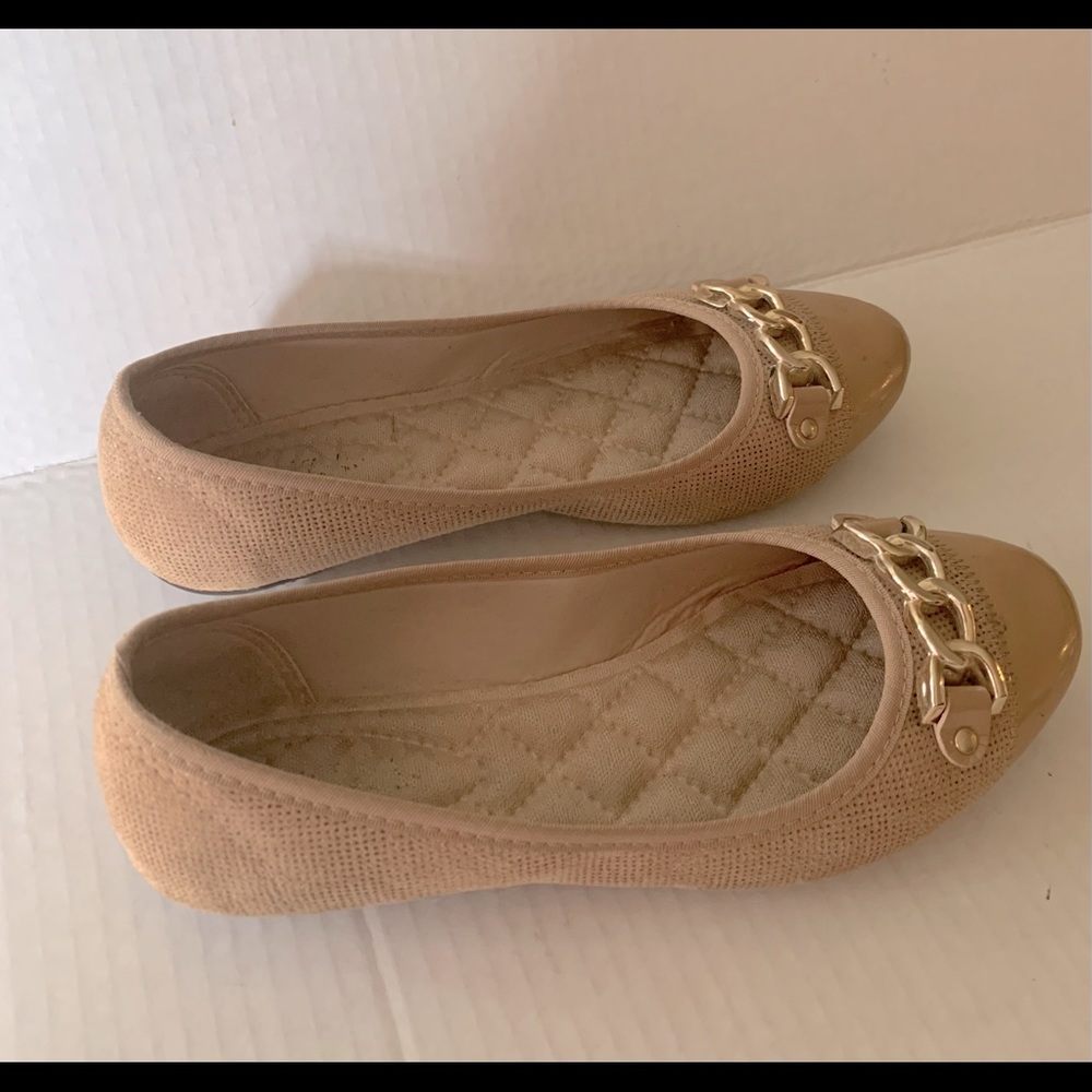 Women’s flats size 7